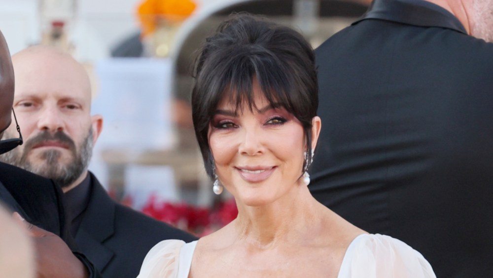 Kris Jenner styles a twisted updo, inspired by Audrey Hepburn and the early '60s, for the Bezos-Sánchez wedding.