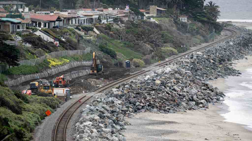 Inland sand sought to stabilize San Diego-Los Angeles railroad link