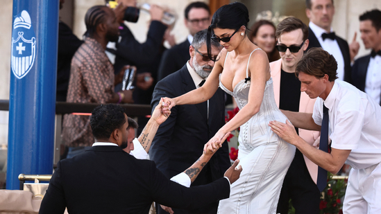 Kylie Jenner leaves Gritti Palace, on the second day of the wedding festivities of Amazon founder Jeff Bezos and journalist Lauren Sanchez, in Venice, Italy, June 27, 2025. REUTERS/Yara Nardi(REUTERS)