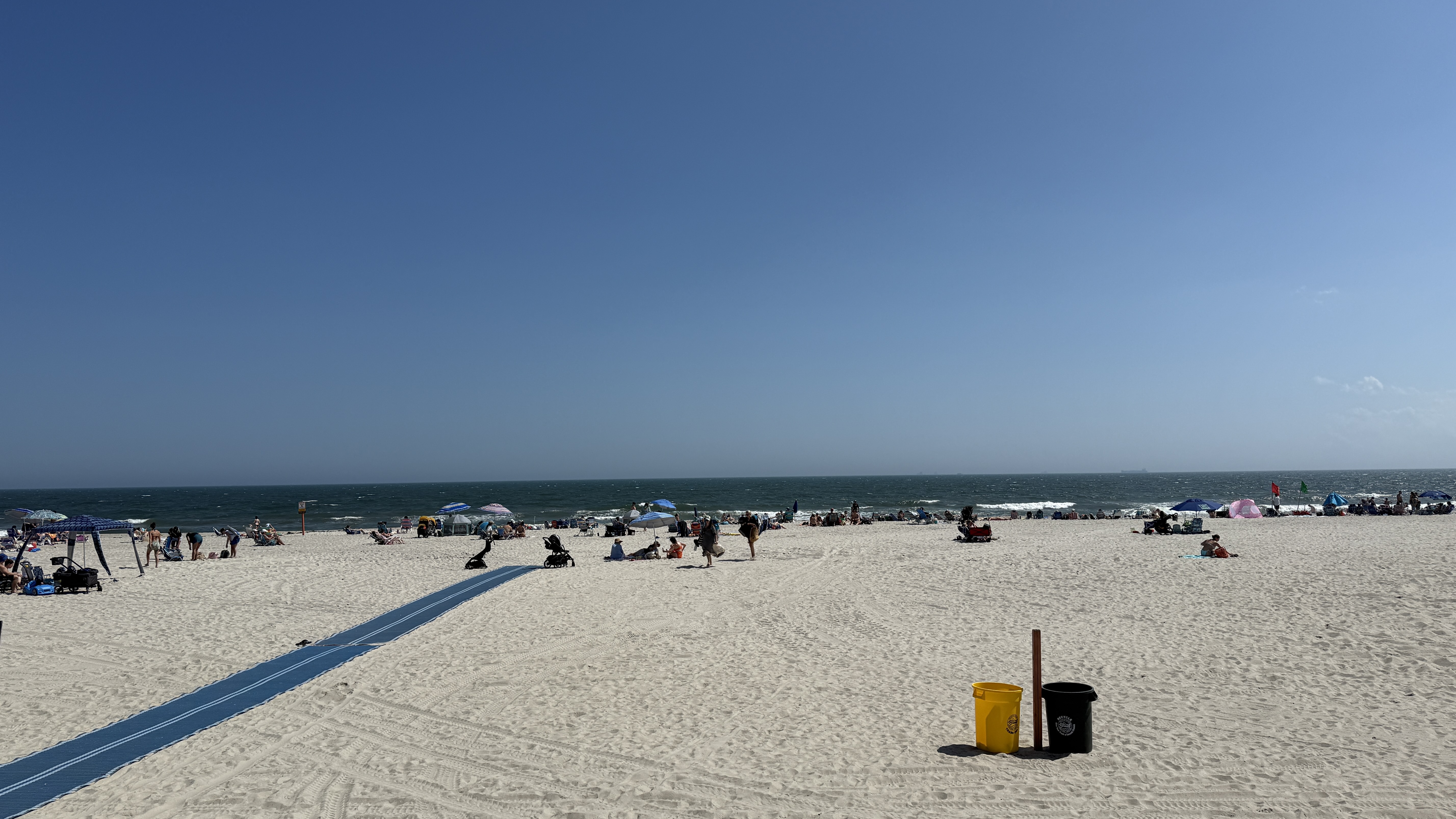 iPhone 16 Pro Max vs Samsung Galaxy S25 Ultra boardwalk test