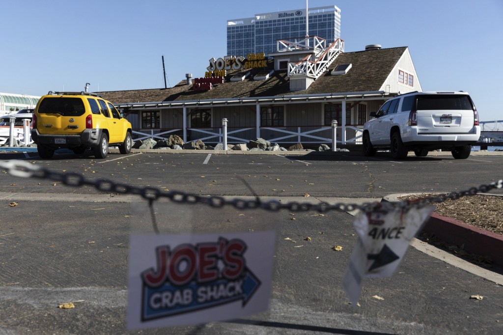 Joe's Crab Shack closing after more than 2 decades