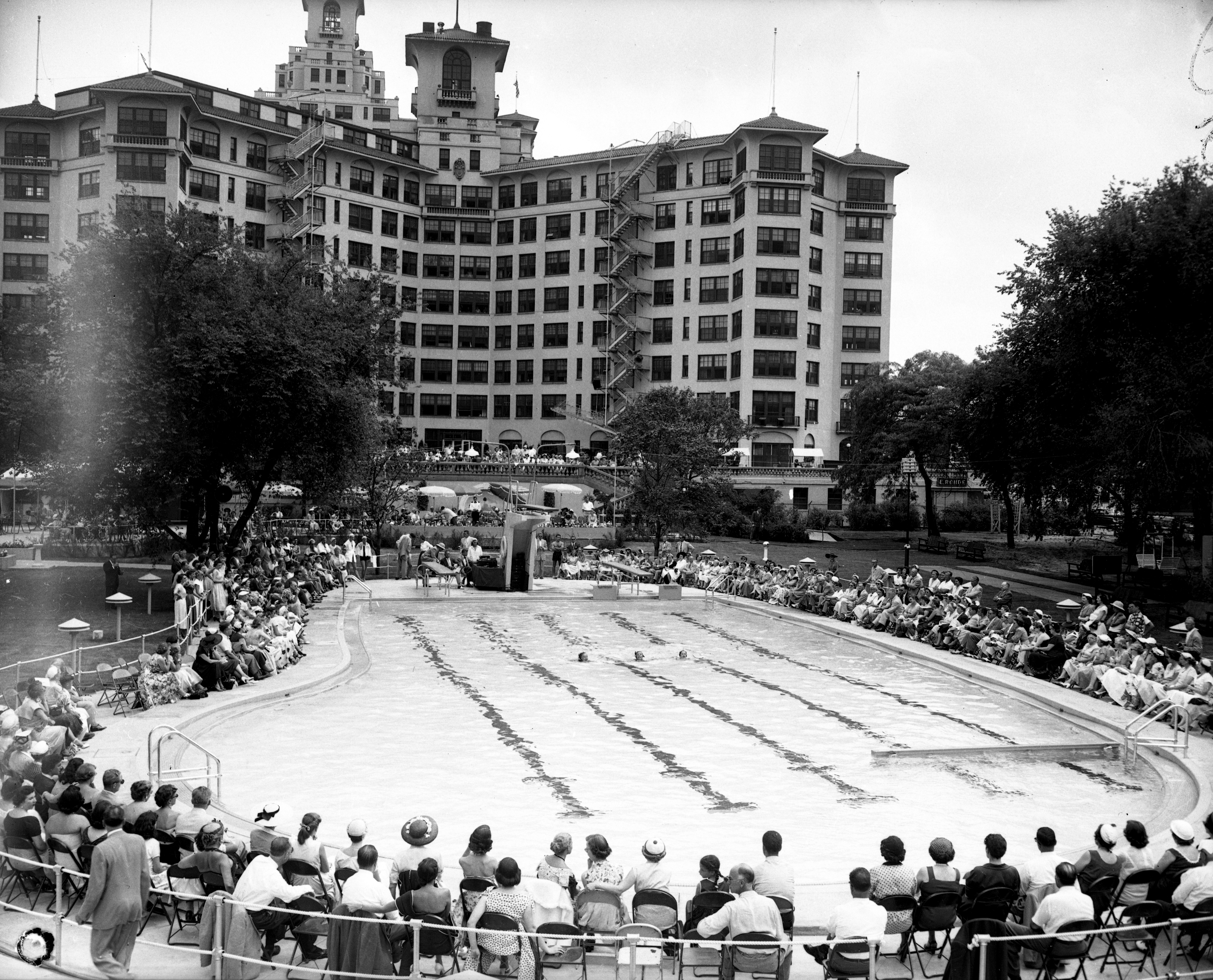 The outdoor swimming pool at the Edgewater Beach Hotel held its opening premiere during a hot June in 1953.