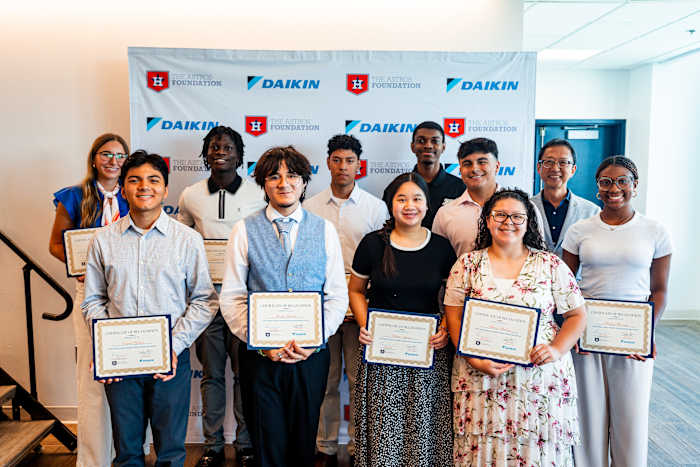 10 Houston-area seniors awarded $10K scholarships from Astros Foundation, Daikin
