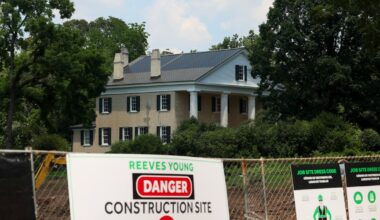Roswell residents protest Mimosa Hall tree removal