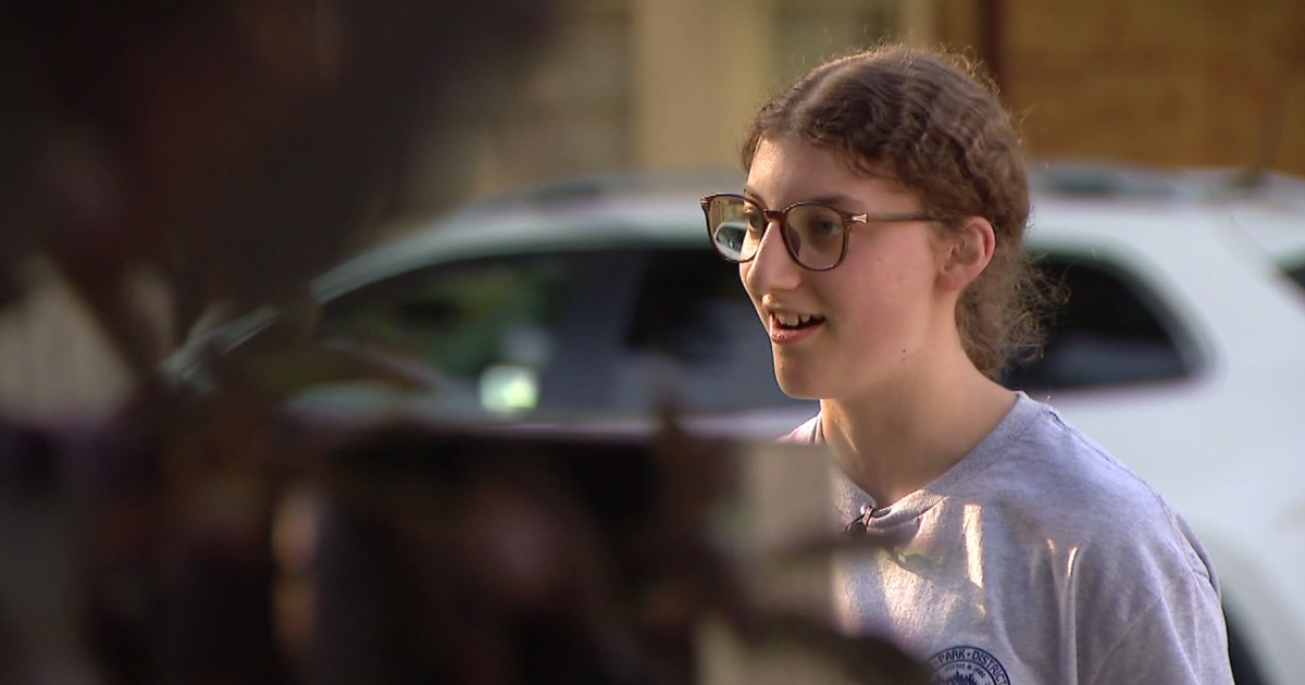 Driver stopped, then left, after hitting teenage girl on bike in Chicago's Mount Greenwood neighborhood