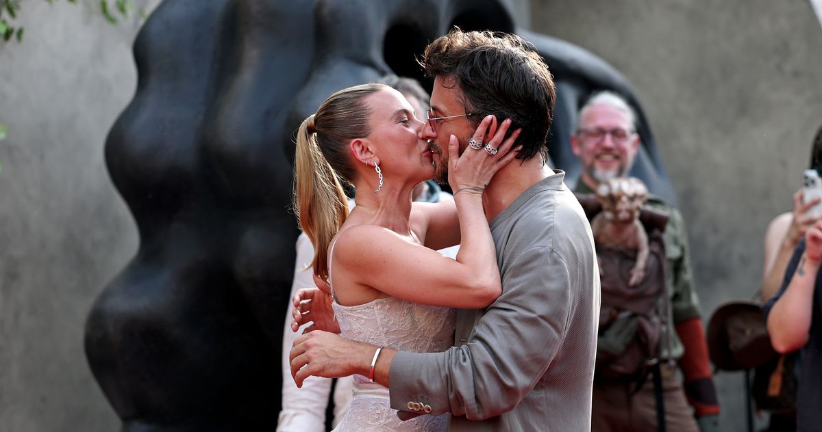 Why Are Jonathan Bailey and Scarlett Johansson Kissing?