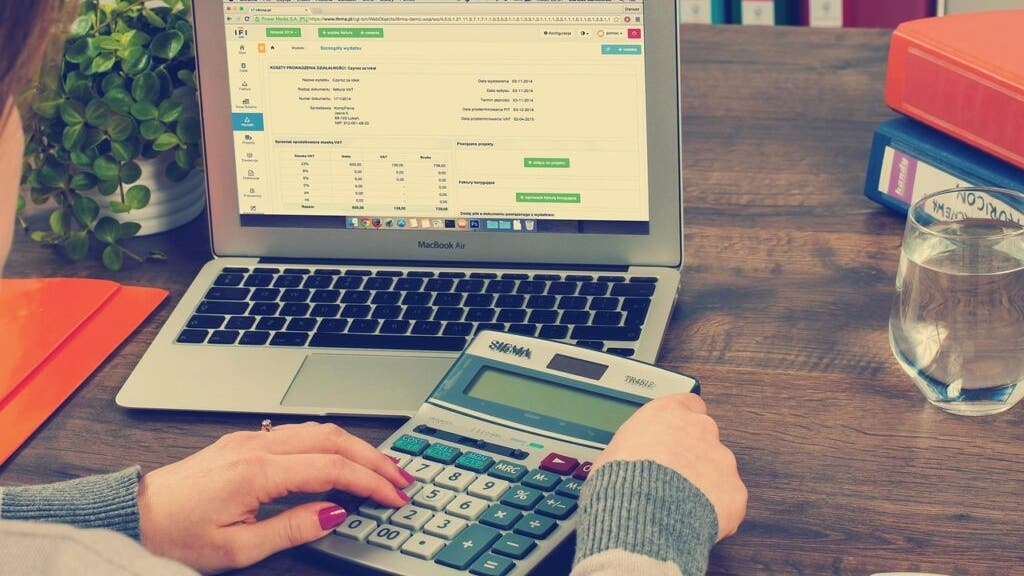 Earning $45,000/Mo And Under Financial Stress? This Ramsey Caller Has $2,400 Car Payments, $3,000 Private Schools, And A Massive Mortgage