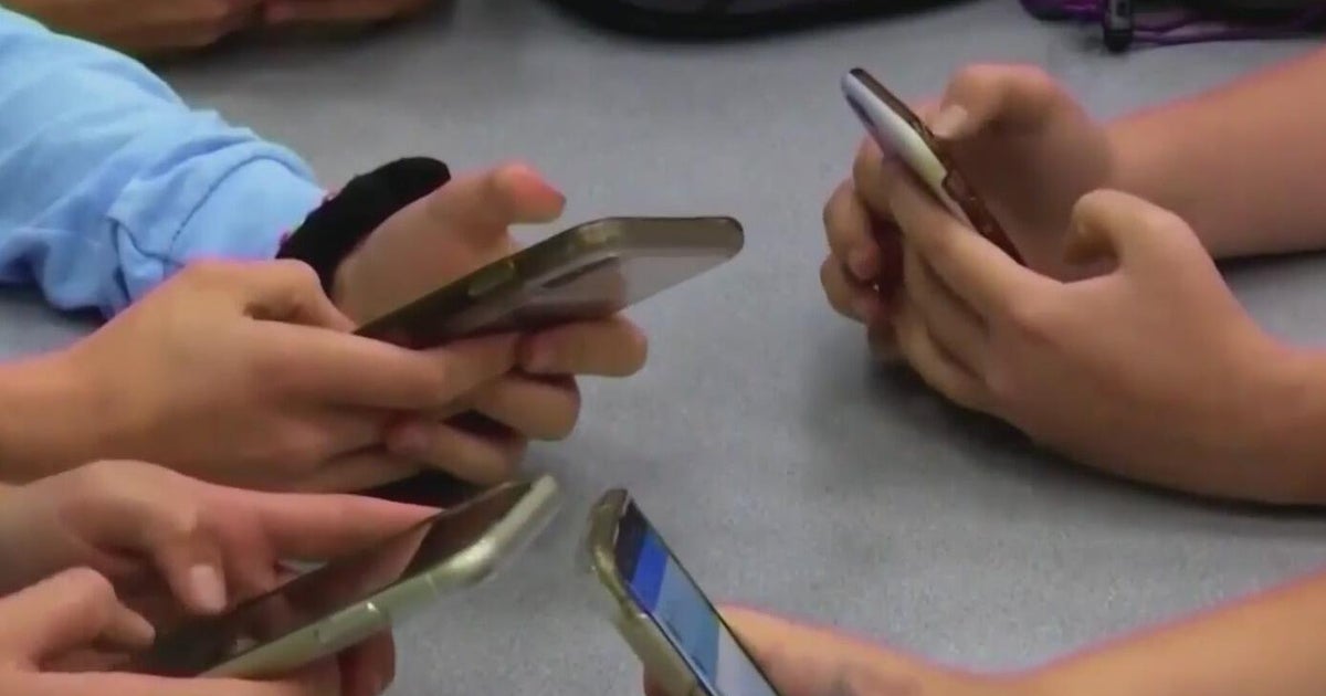 Dallas ISD to consider cellphone ban in classrooms
