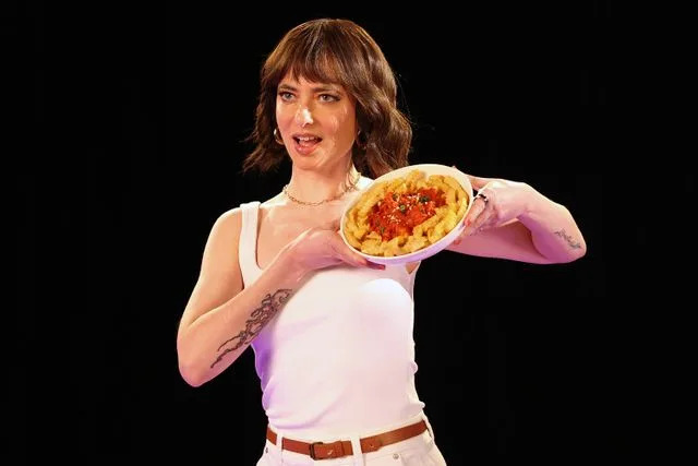 Holland Rainwater/NBC via Getty Sarah Sherman on 'Saturday Night Live'