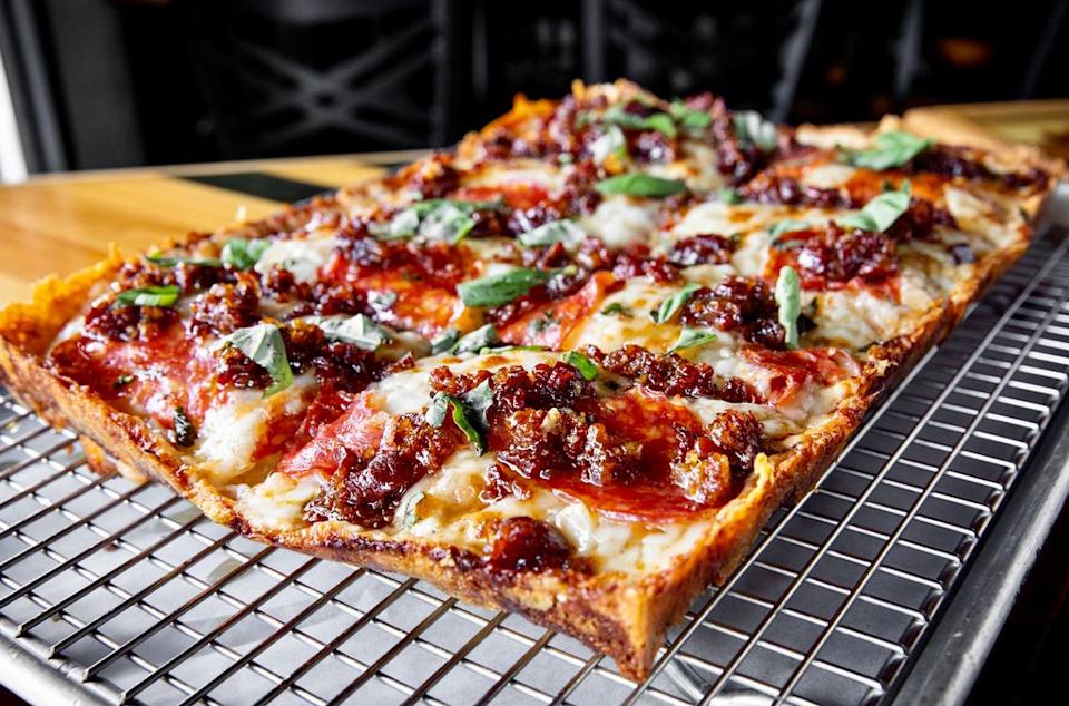 Thunderbird Pies has its own version of Zoli’s/Cane Rosso’s bacon marmalade-habanero honey pizza.
