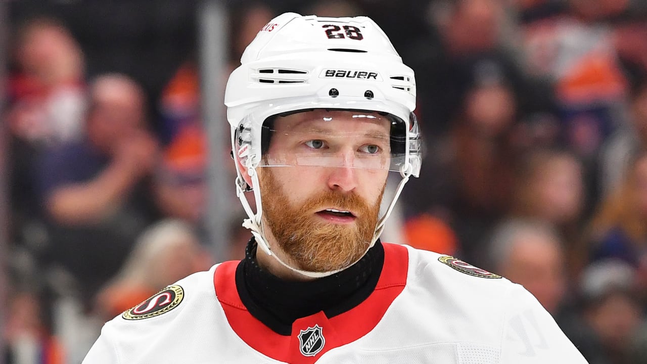 Giroux signs 1-year contract to remain with Senators