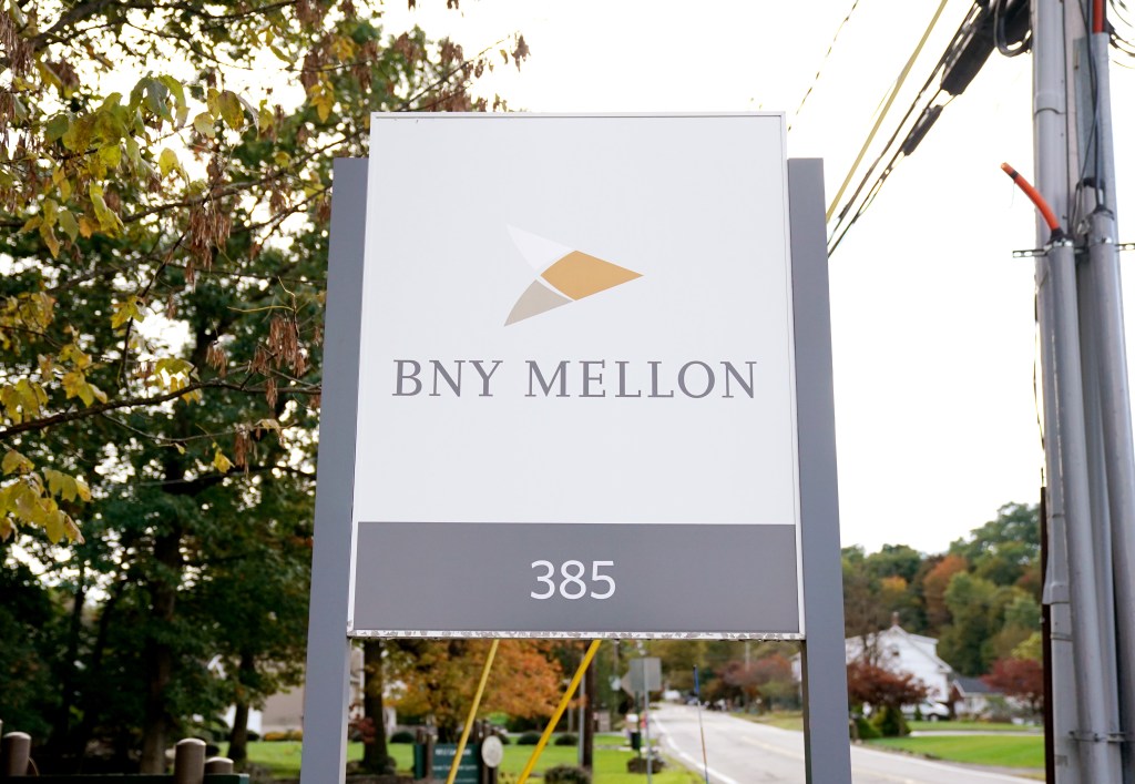 BNY Mellon sign at 385.