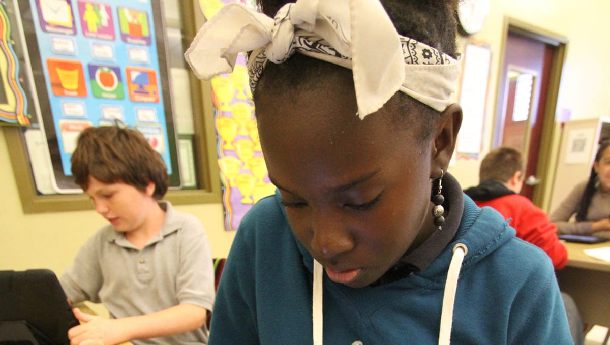 New Texas law bans cell phones in class. Here's when it takes effect