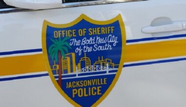 Man shot in Northwest Jacksonville home by someone outside, police say – 104.5 WOKV