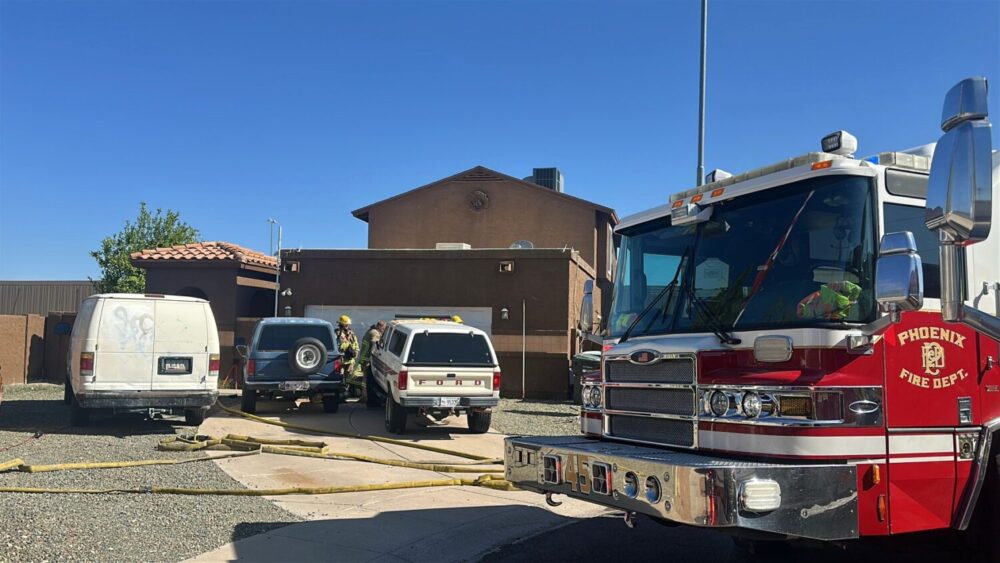 North Phoenix house fire leaves 2 dogs dead