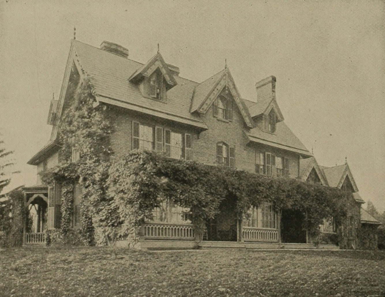 A photo of the rear facade of the house was published in 1891. Photo via "<a href="https://archive.org/details/newburghherinsti1891nutt/page/n7/mode/2up" target="_blank">Newburgh: Her Institutions, Industries and Leading Citizens</a>"