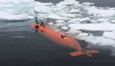 Submersible Finds Secret Structures, Vanishes Under Antarctic Waters