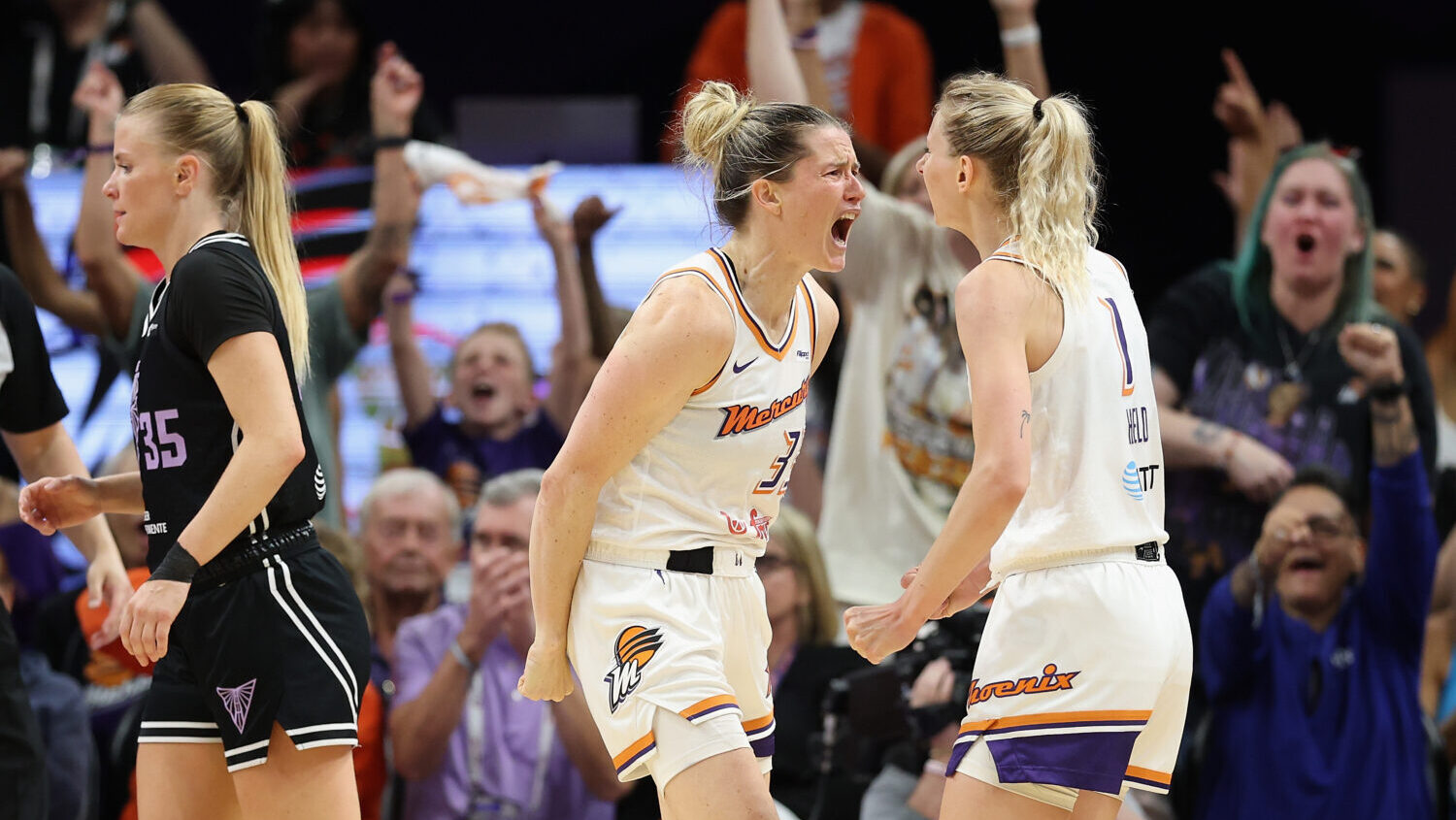 Mercury 3-pointers win Sky...