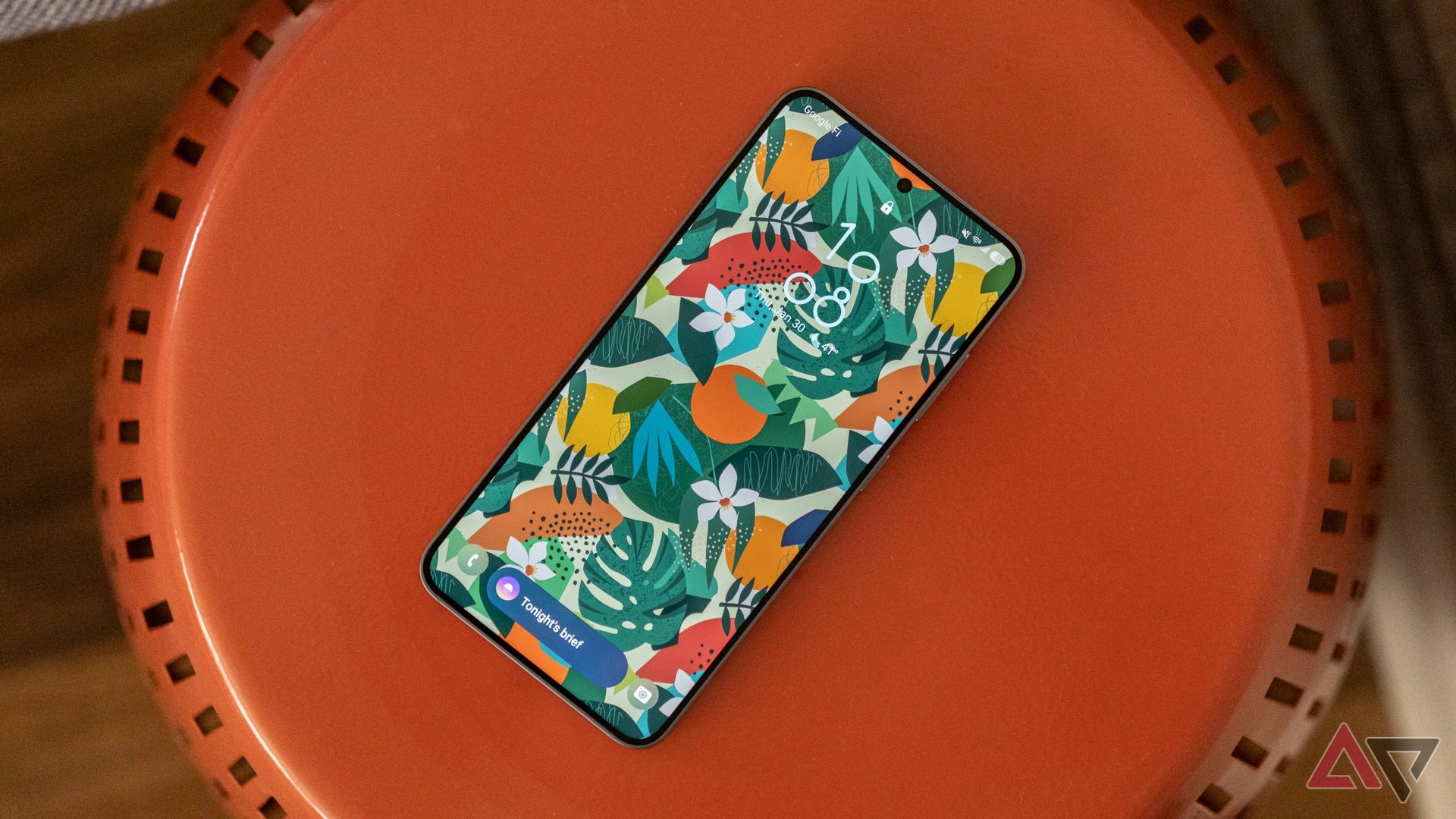 The Samsung Galaxy S25's lock screen.