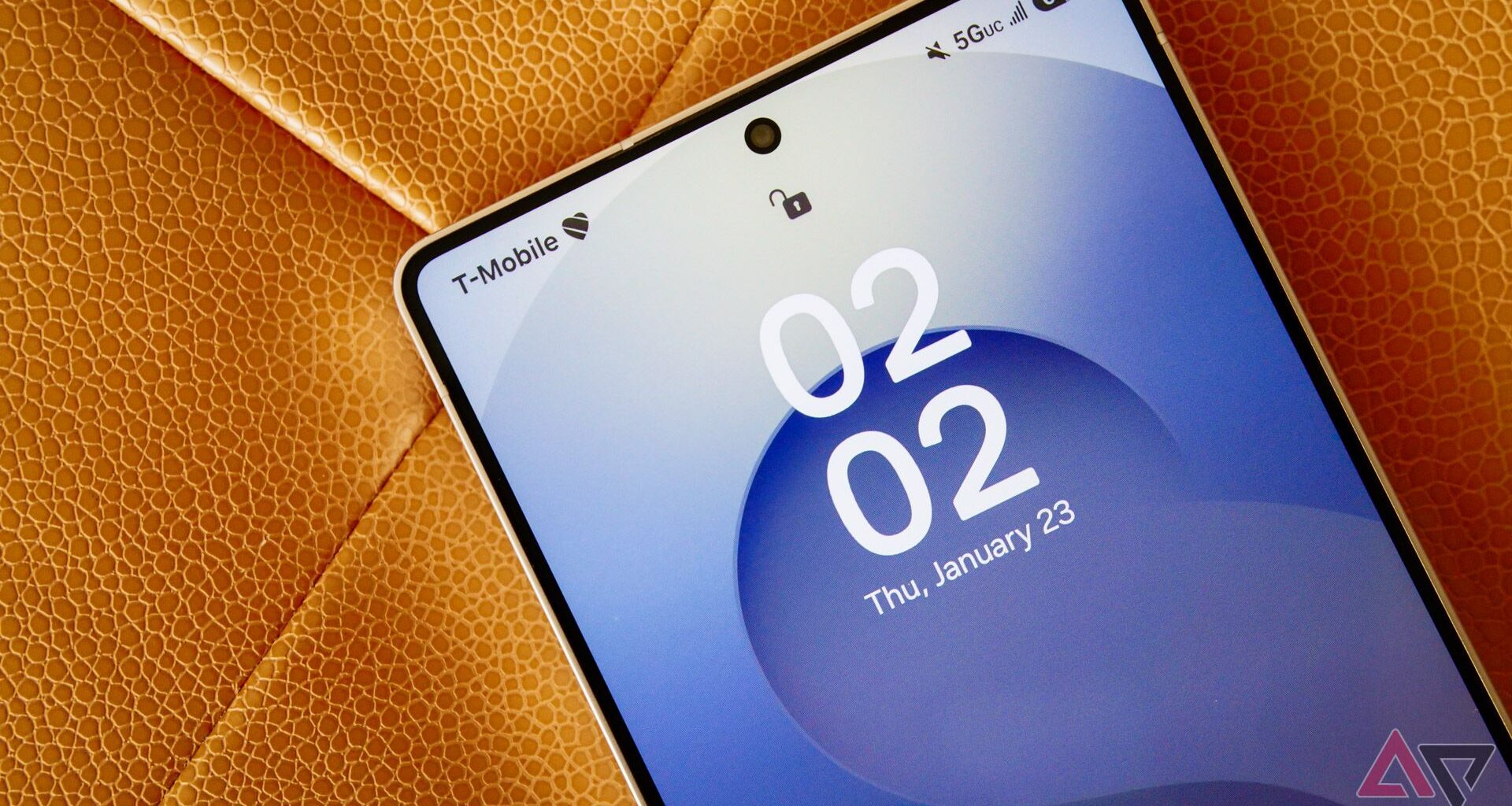 Samsung's One UI 8 tries a bold new lock screen trick instead of copying Apple's Depth Effect
