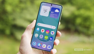 A Samsung Galaxy S25 running the One UI 8 beta.
