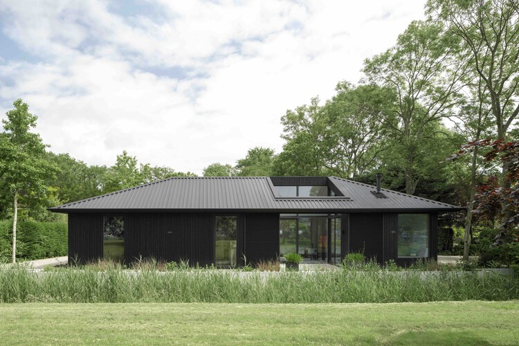 Senior Shelter / i29 architects - Exterior Photography, Door