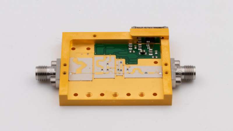 Smart amplifier enabler for more qubits in future quantum computers