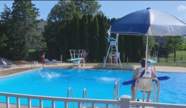 Chicago area families flock to pools to beat extreme heat