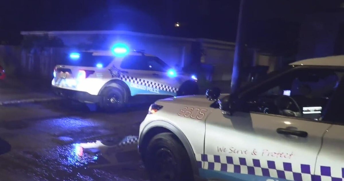 15-year-old shot while walking on Chicago's South Side