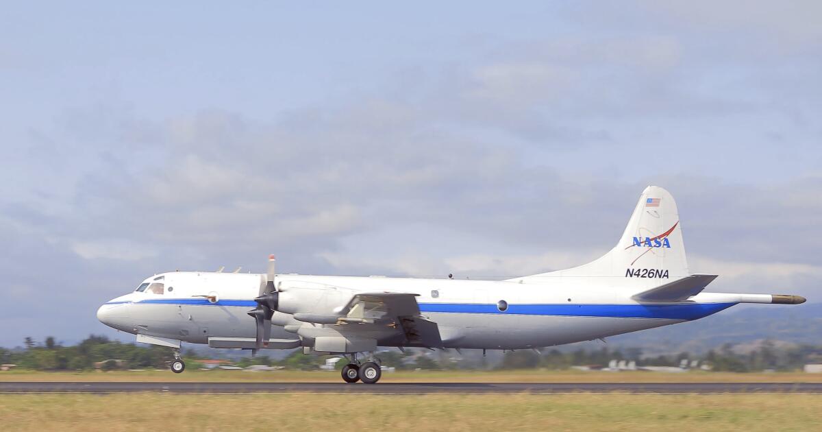 These two planes will be flying unusually low over L.A. Here's why NASA says not to worry