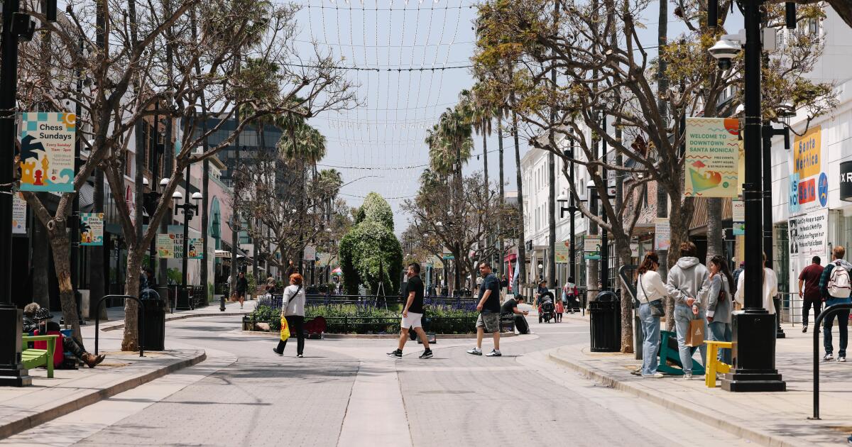 Santa Monica mall shooting injures officer. Suspected gunman arrested