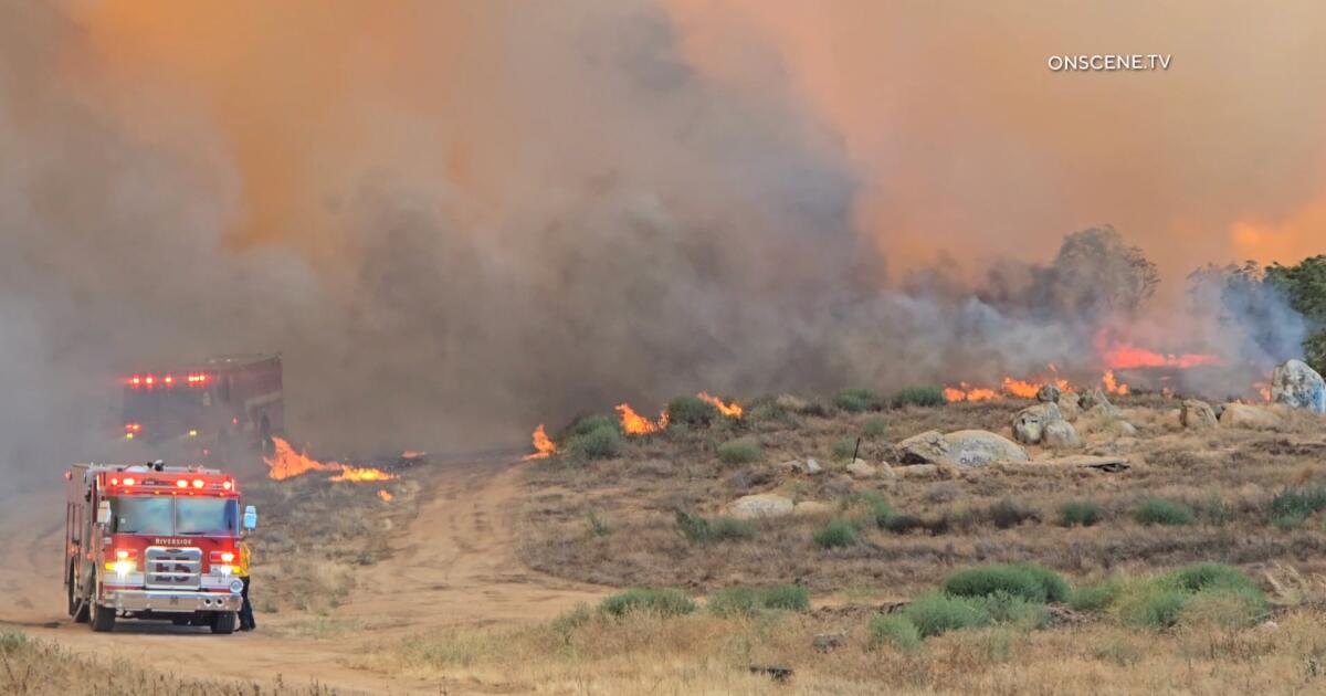 Riverside firefighters battle multiple fires; residents urged to flee