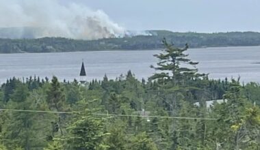 30 homes remain evacuated with wildfire in Musquodoboit Harbour, N.S. being held - Halifax