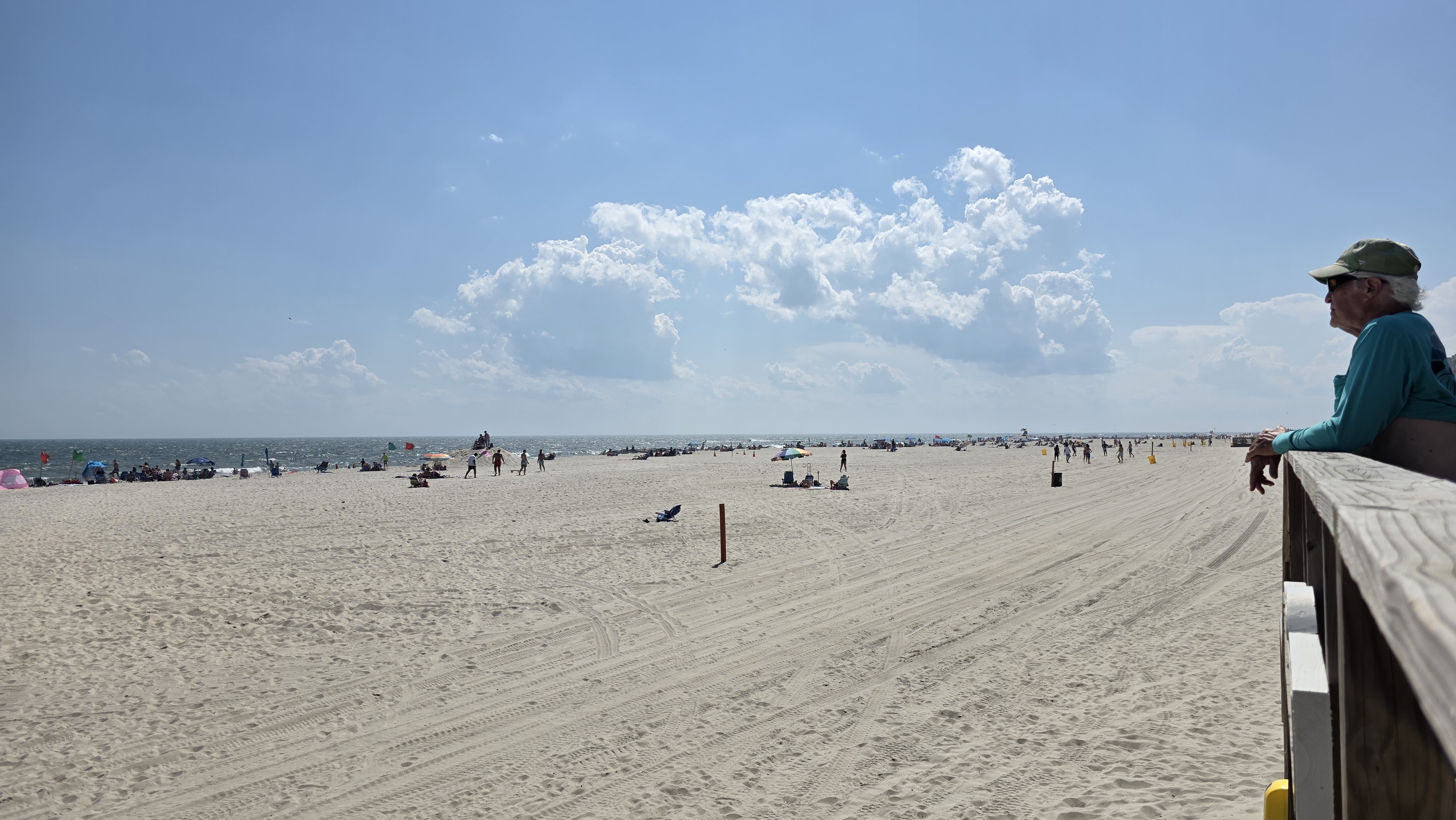 iPhone 16 Pro Max vs Samsung Galaxy S25 Ultra boardwalk test