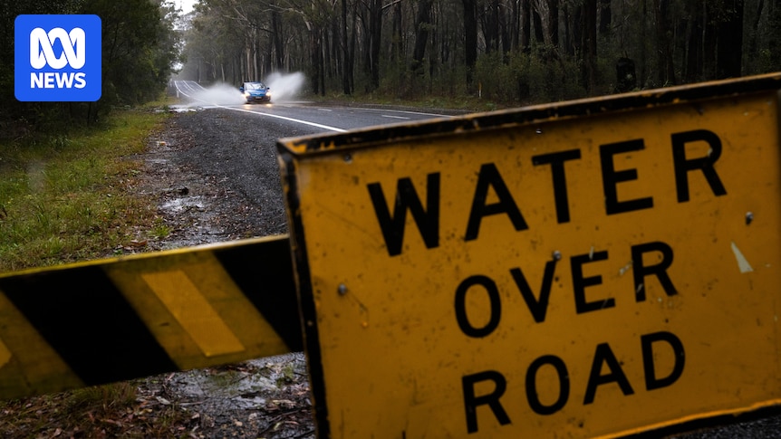 NSW weather live updates: Bomb cyclone lashes Hunter region, Sydney and South Coast with heavy rain and strong winds