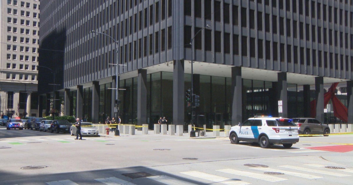 Armed man prompts Dirksen Federal Courthouse lockdown for several hours in downtown Chicago