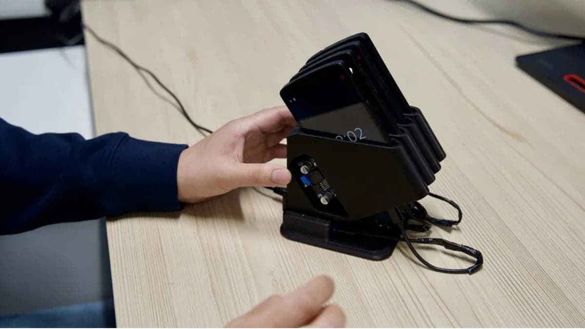 Old smartphones are turned into tiny data centers.