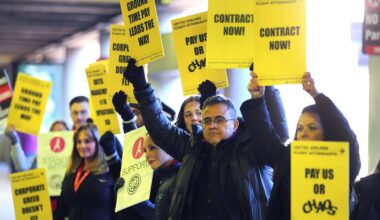 United Airlines flight attendants vote down contract