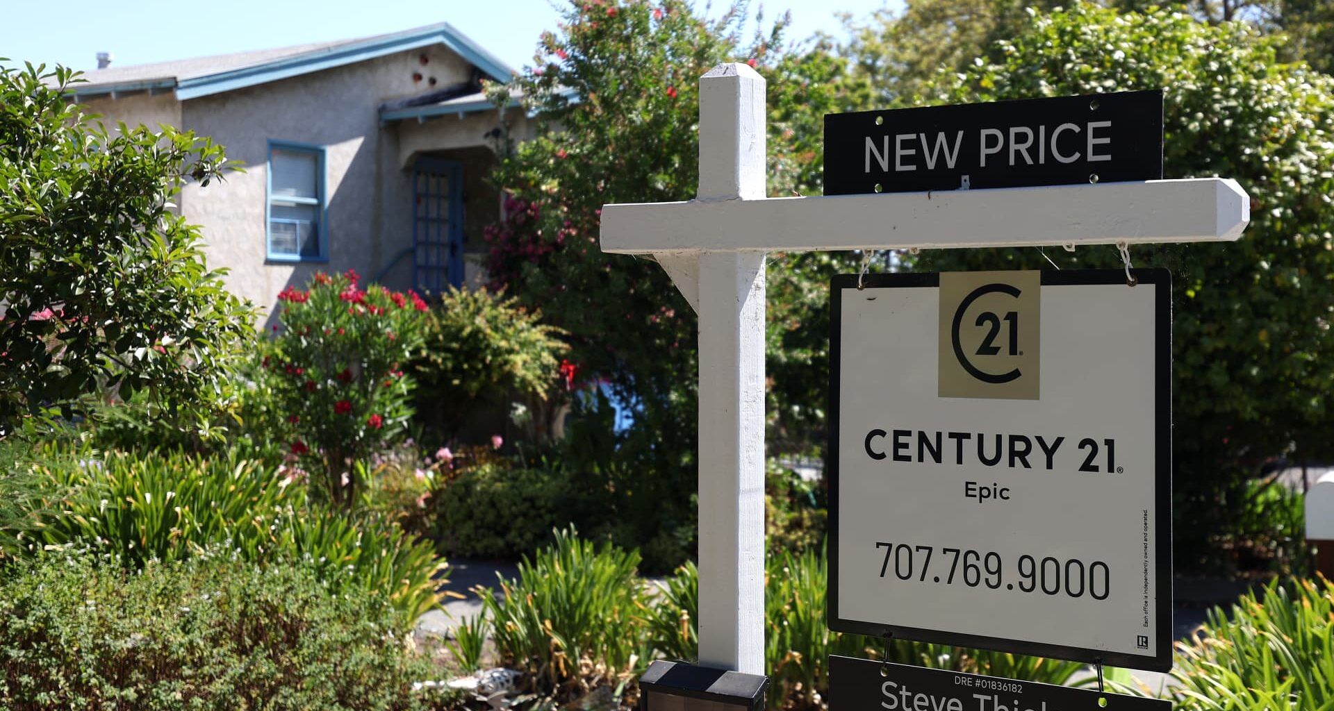 More U.S. housing markets see falling home prices