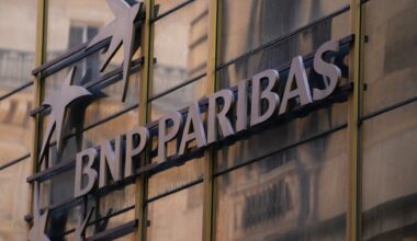 Top Europe banks warn of euro strength, 'wait-and-see' market amid U.S. tariffs