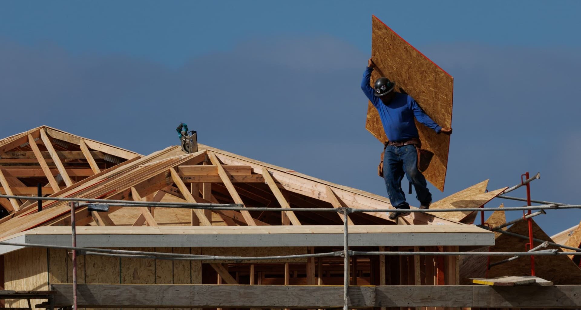 Homebuilders are slashing prices at the highest rate in 3 years