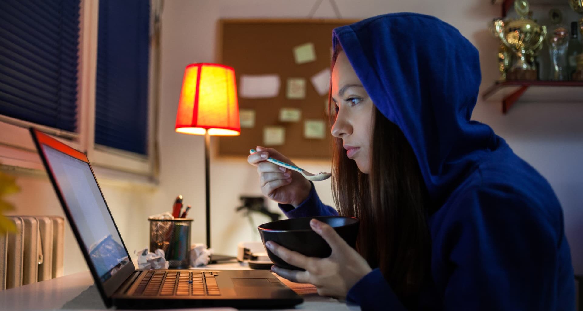 25% of young Americans aged 18 to 24 eat every meal alone