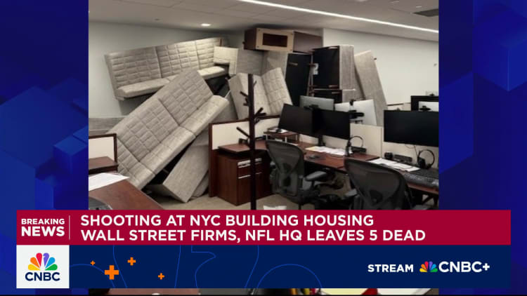 Shooting at NYC building housing Wall Street firms, NFL HQ leaves 5 dead