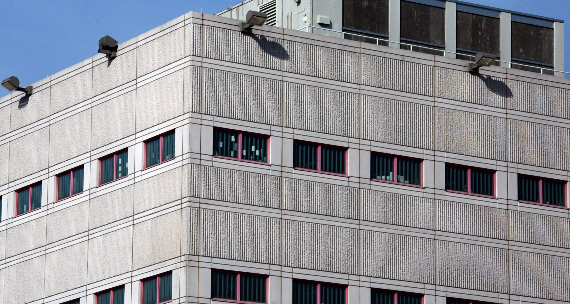 As Rikers Population Surges, Correction Department Bid to Add Beds Stalls