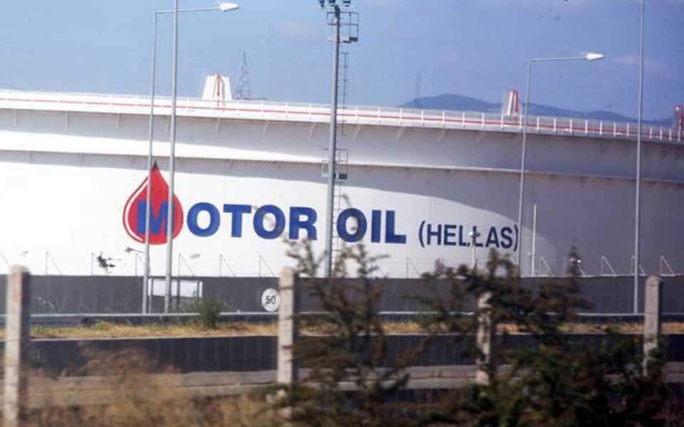 Duopoly and distortions in fuel market