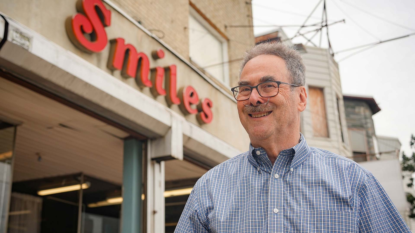 'Smiles Linens' says farewell after 50 years in Southwest Philly