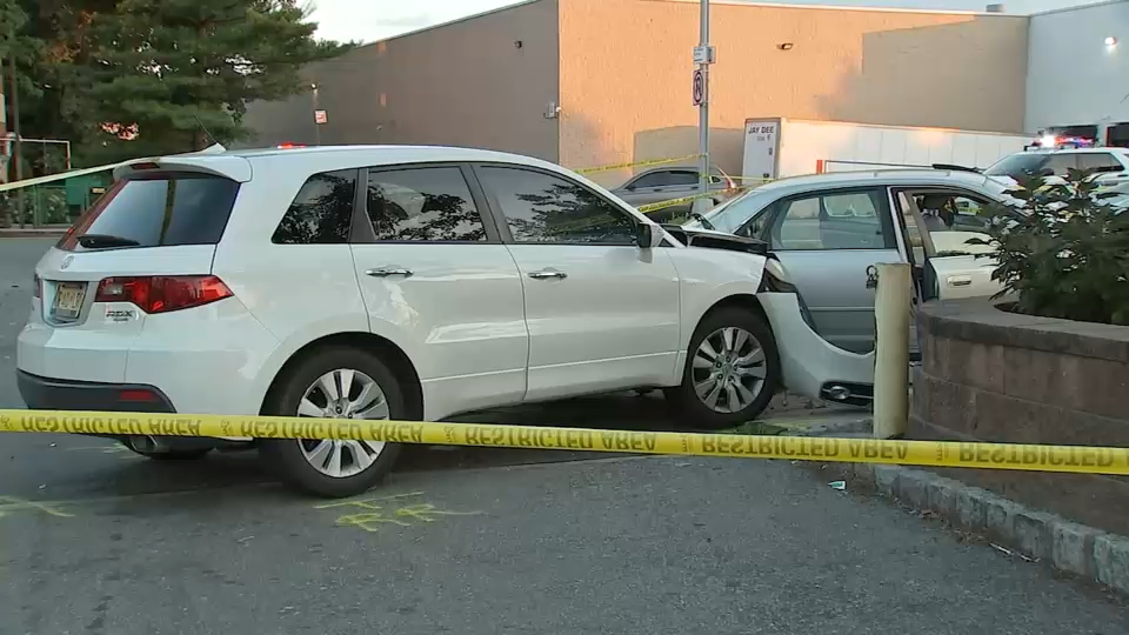Co-op City crash: Multi-vehicle accident leaves 1 dead, 6 others injured in the Bronx