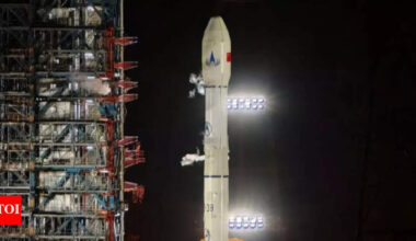 CNSA releases images of Earth and Moon by Tianwen-2 from 590,000 km in deep space |
