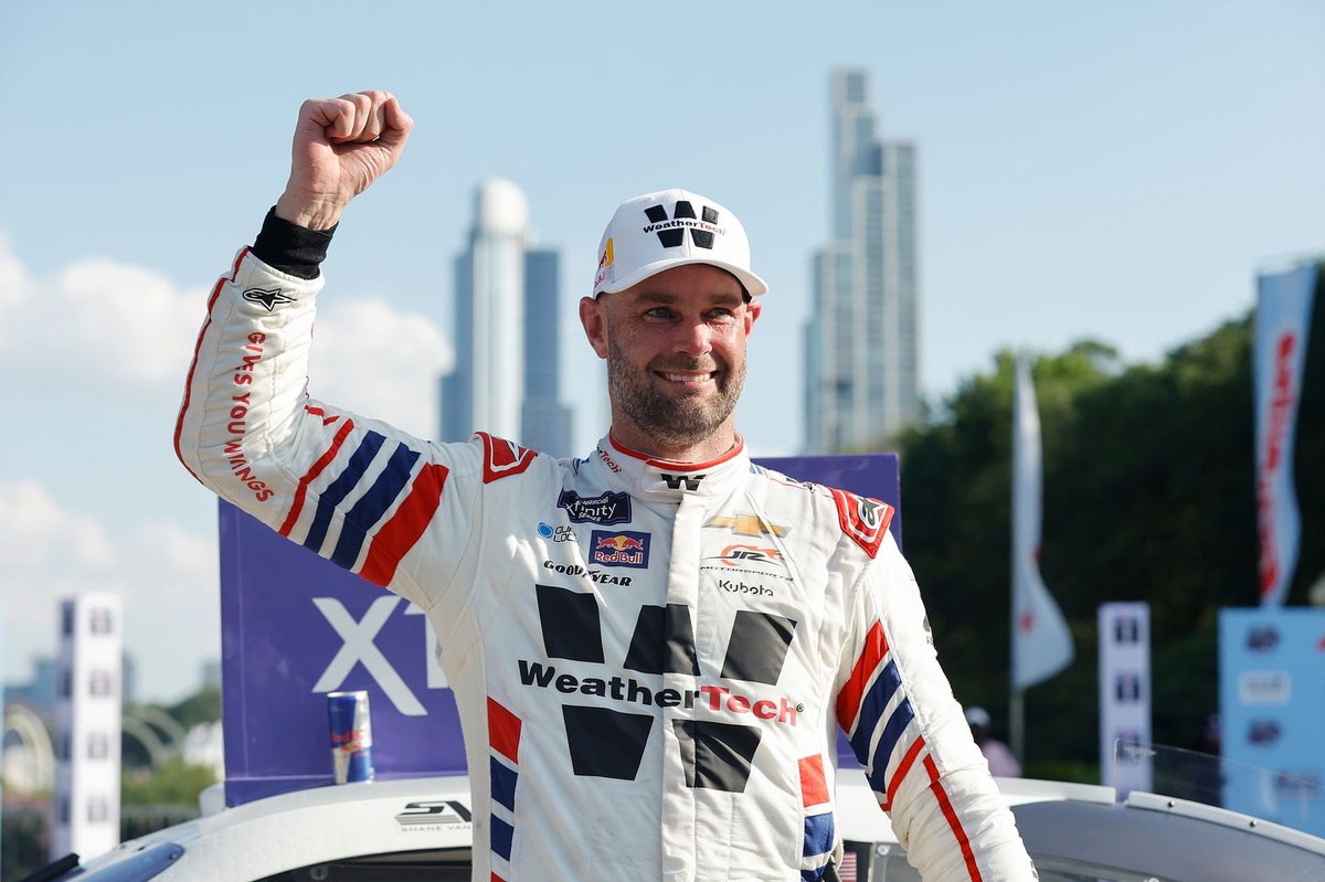 Shane van Gisbergen goes elbows out for Chicago Xfinity win