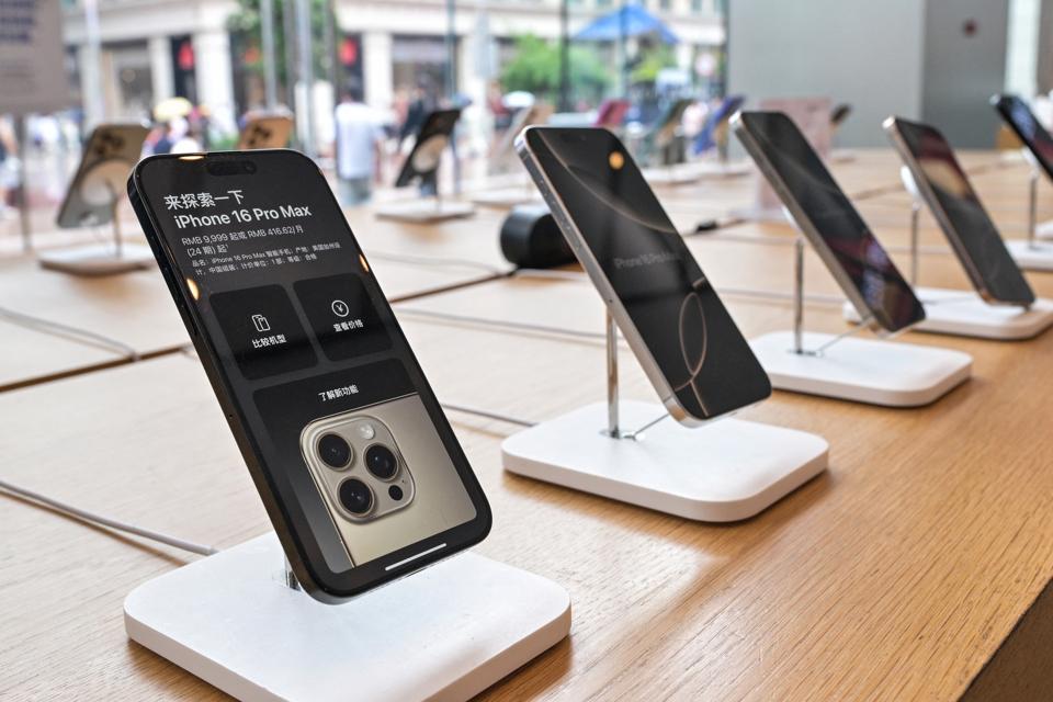 CHINA-ECONOMY-APPLE